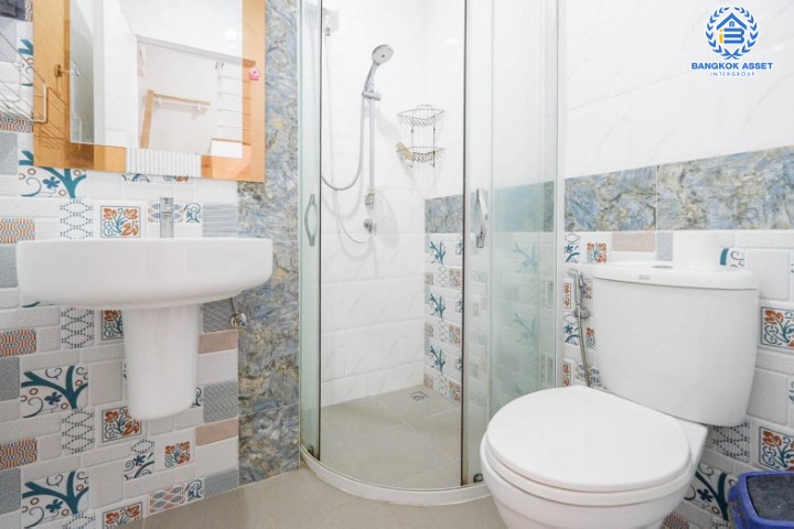 *****ทาวน์เฮ้าส์มือสองย่านกรุงเทพมหานคร ม.โกลเด้นทาวน์2 ลาดพร้าว-เกษตรนวมินทร์ หลังมุม! เนื้อที่กว้างขวางถึง 36 ตร.ว. ฟังก์ชันจัดเต็ม 4 ห้องนอน 3 ห้องน้ำ 2 ที่จอดรถ บ้านใหม่ บิวท์อินพร้อมอยู่ บนทำเลแห่งการเดินทาง ใกล้รถไฟฟ้าในอนาคตสายสีเหลือง "สถานีบางกะปิ" และทางด่วน "รามอินทรา-อาจณรงค์"